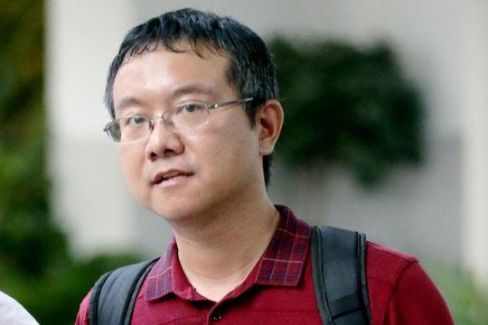 Tien si nhan an tu vi quay roi nu sinh tren xe buyt hinh anh