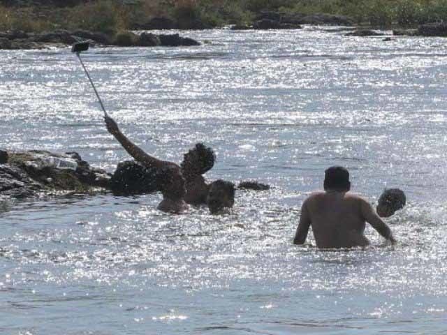 ngã từ tầng 17 khi  selfie ảnh 2 nga tu tang 17 khi  selfie anh 2