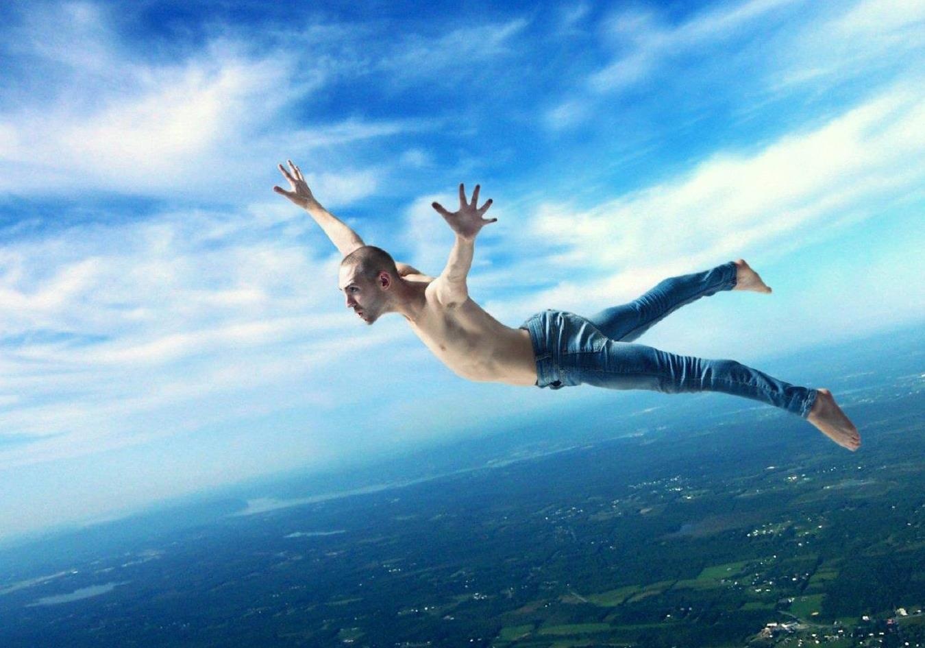 Vi sao con nguoi van song khi roi tu do cao 10.000 m? hinh anh