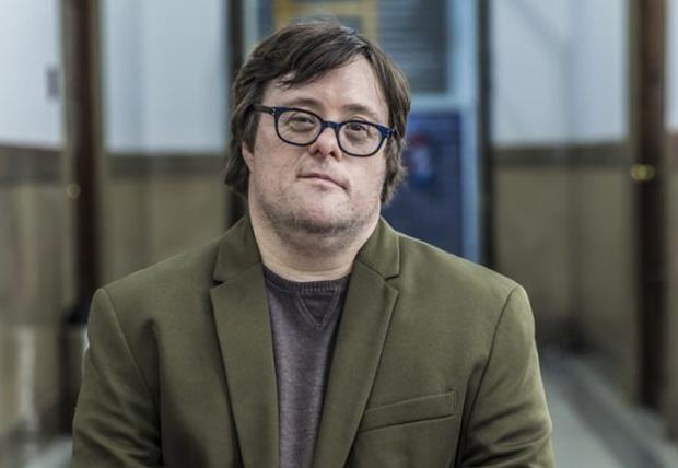 Nguoi dan ong mac benh Down nhan 2 bang cu nhan hinh anh