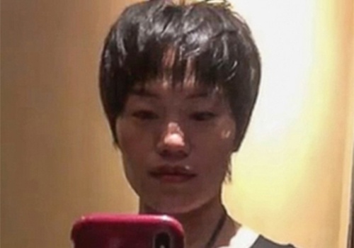 Me bi chi trich vi nhot con o nha mot minh den nua dem hinh anh