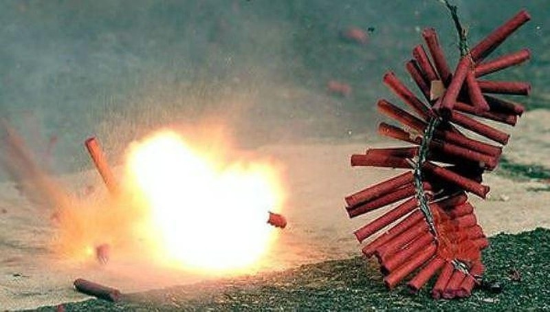 Canh tay dap nat vi dot phao tu che hinh anh