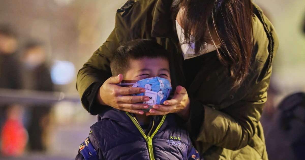 Hai be gai nhiem corona tai Quang Tay dang hoi phuc hinh anh