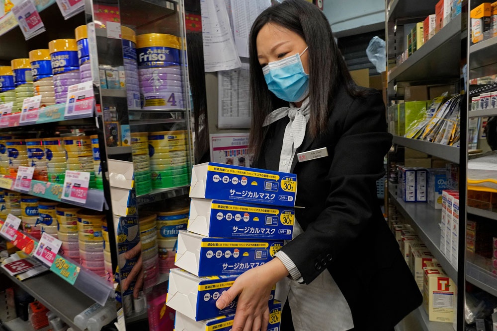 Hong Kong thu giu 68.000 khau trang gia hinh anh