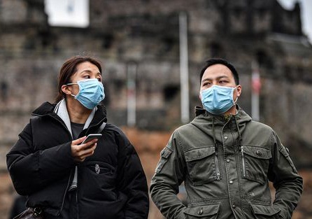 Sinh vien dai hoc duong tinh voi virus corona hinh anh