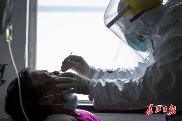 virus corona lay lan anh 4