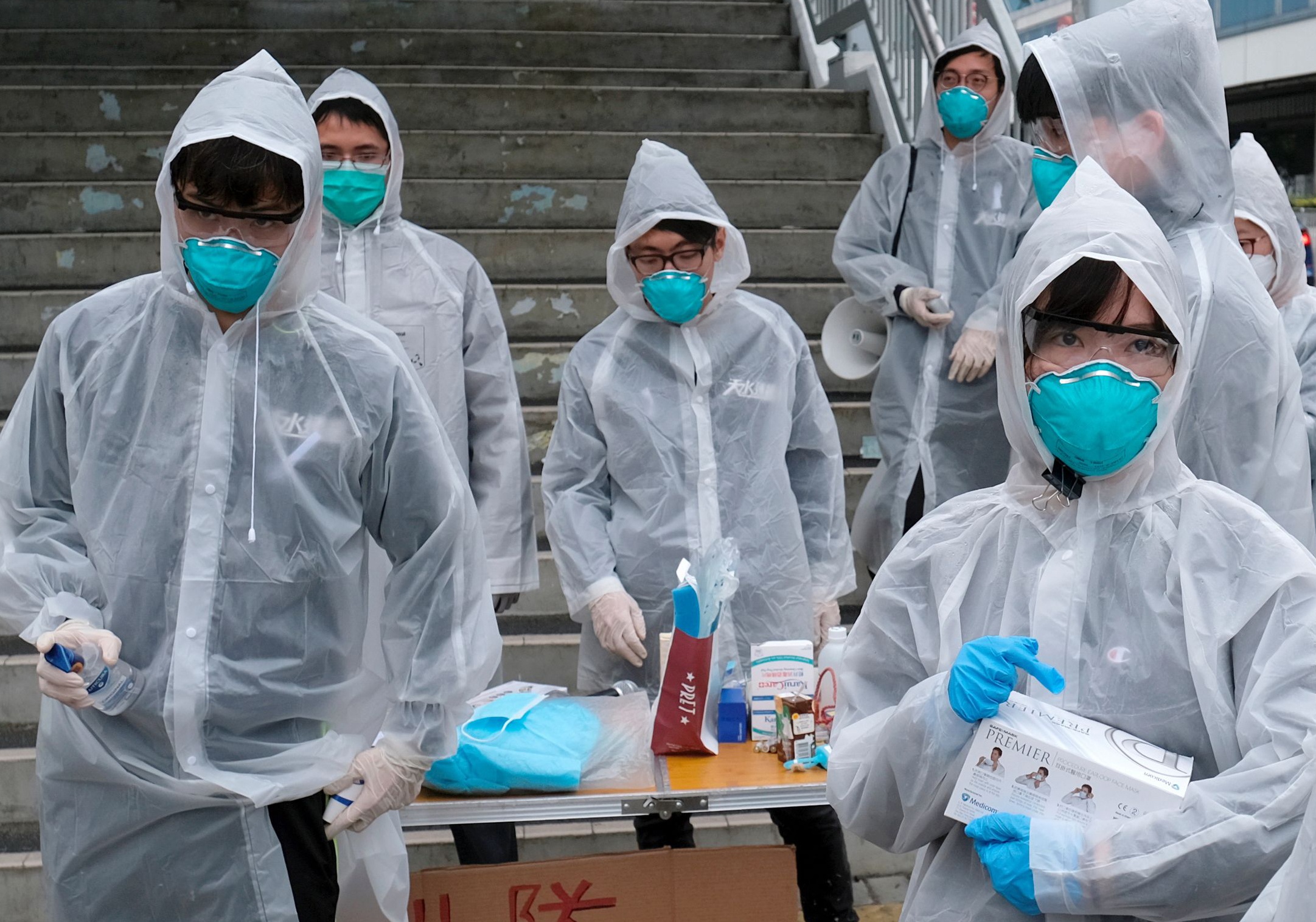 Sinh vien quoc te roi Han Quoc vi lo so dich Covid-19 hinh anh