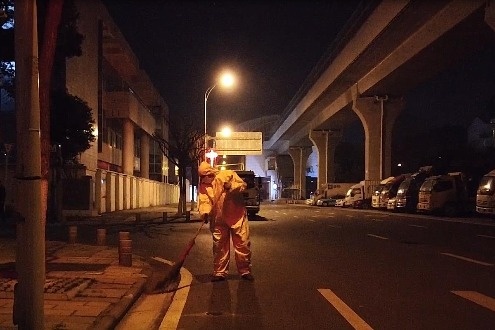 Nhung anh hung 'quet sach virus corona' trong dem hinh anh