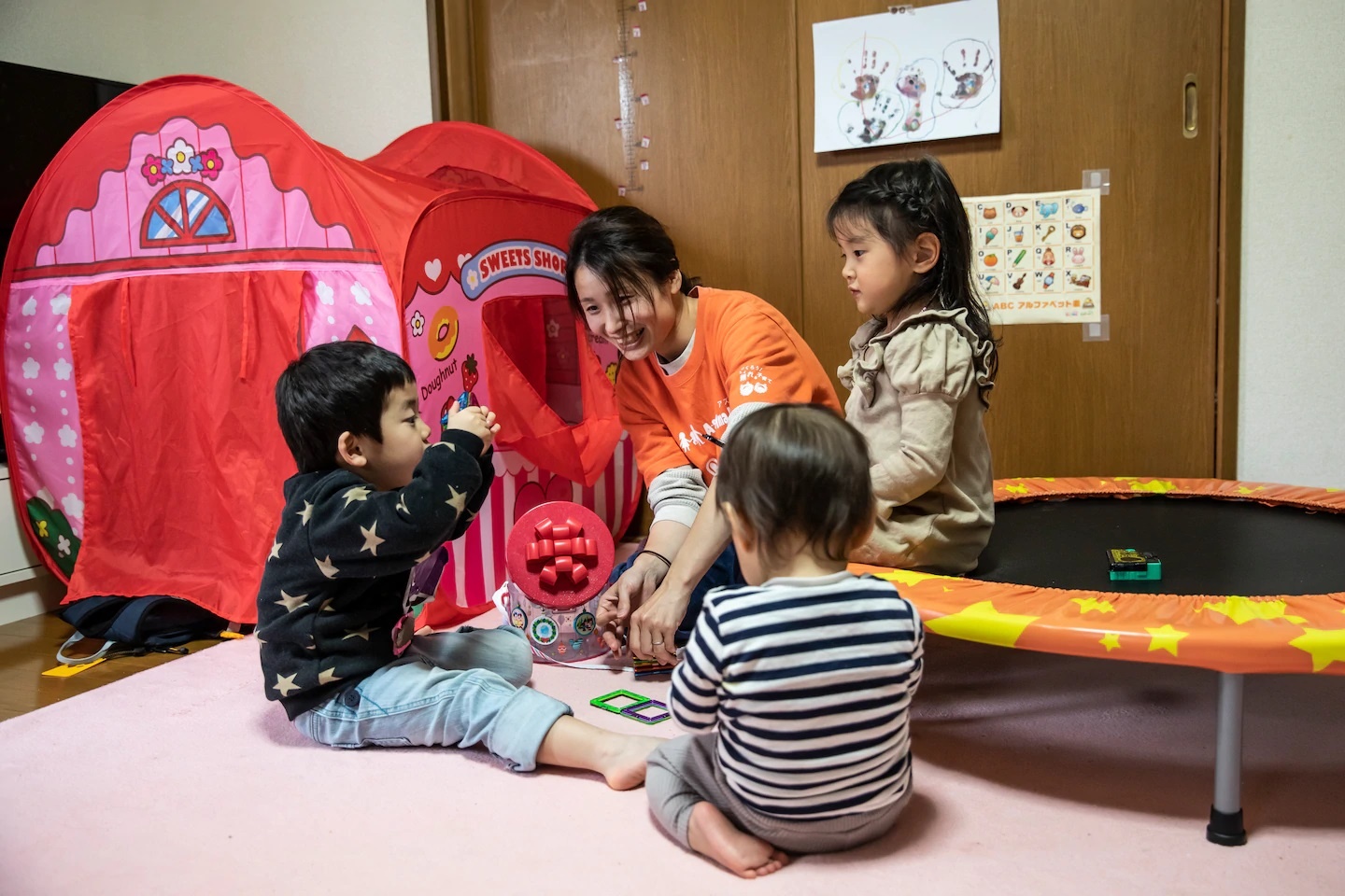 Ung dung 'trong ho con' mua dich benh hinh anh