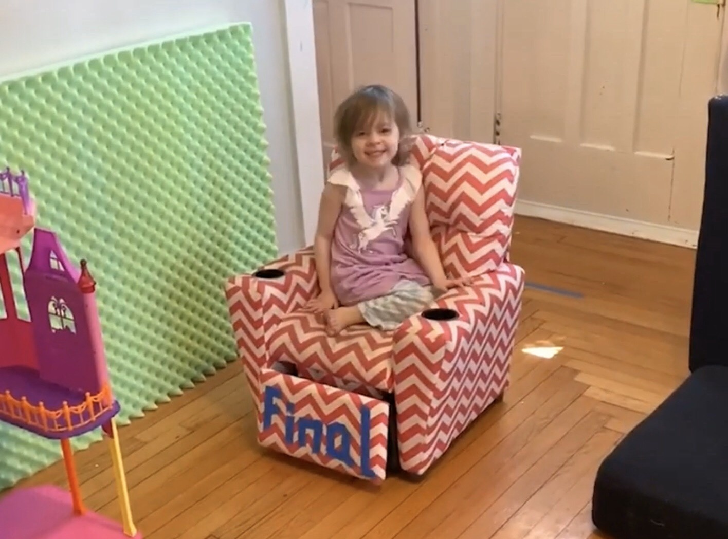 Me mac Covid-19, bo khiem thinh day con hoc the chat tai nha hinh anh