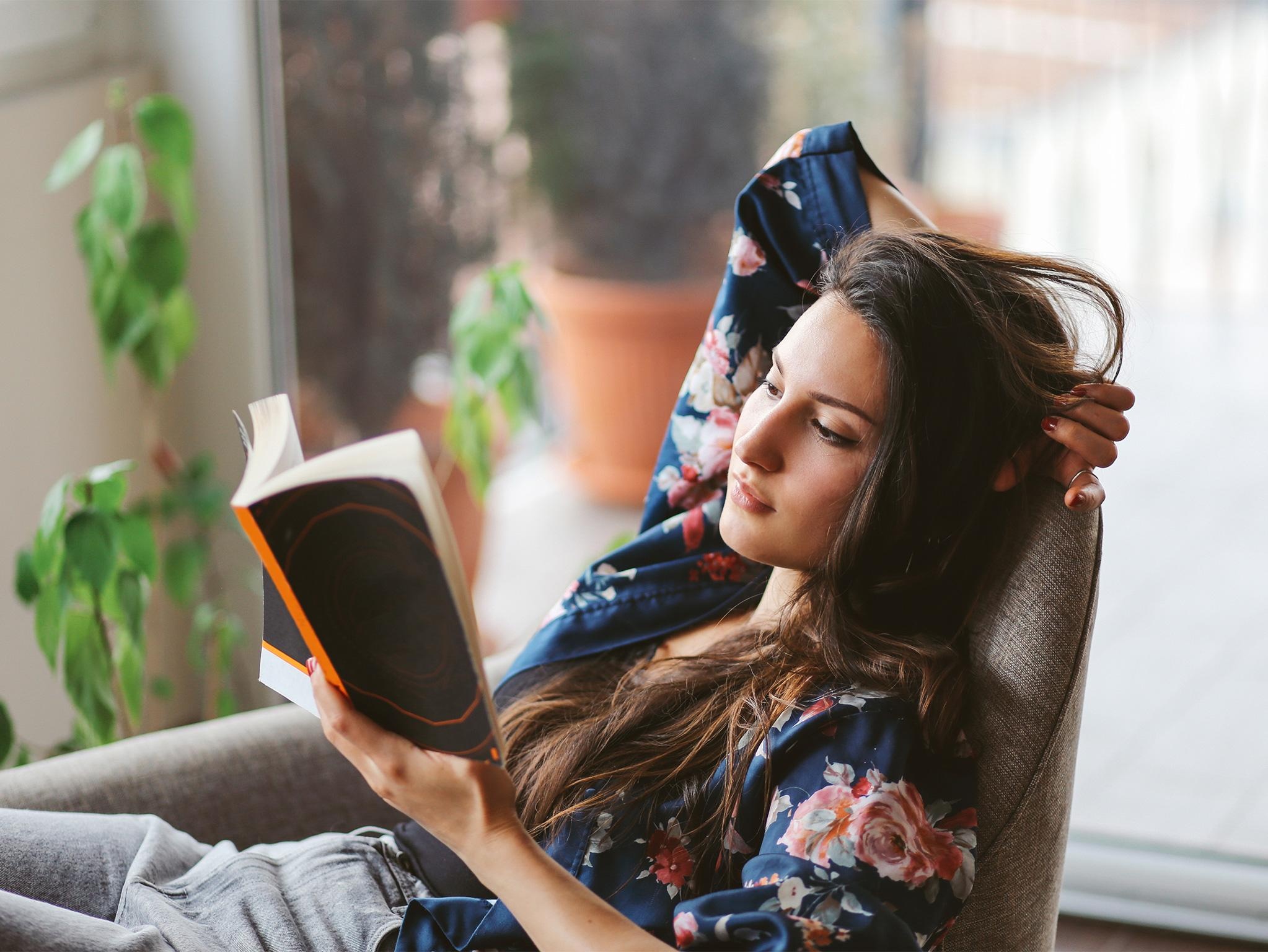 Xu huong mang sach ve nha cho doc gia trong mua dich hinh anh