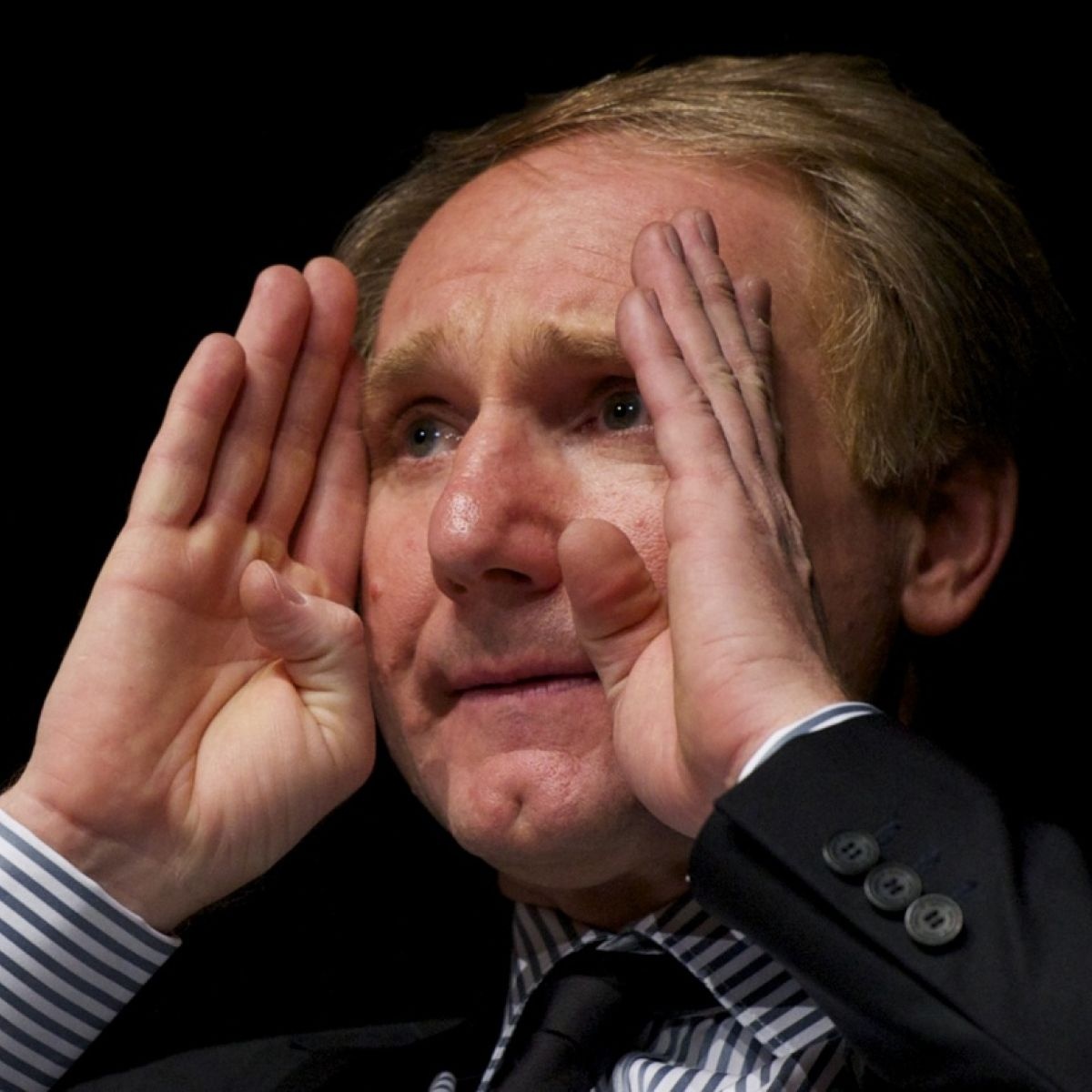 thoi quen lap di cua cac nha van anh 1