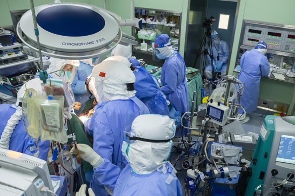 Benh nhan Covid-19 hoi phuc tich cuc sau khi duoc ghep phoi hinh anh