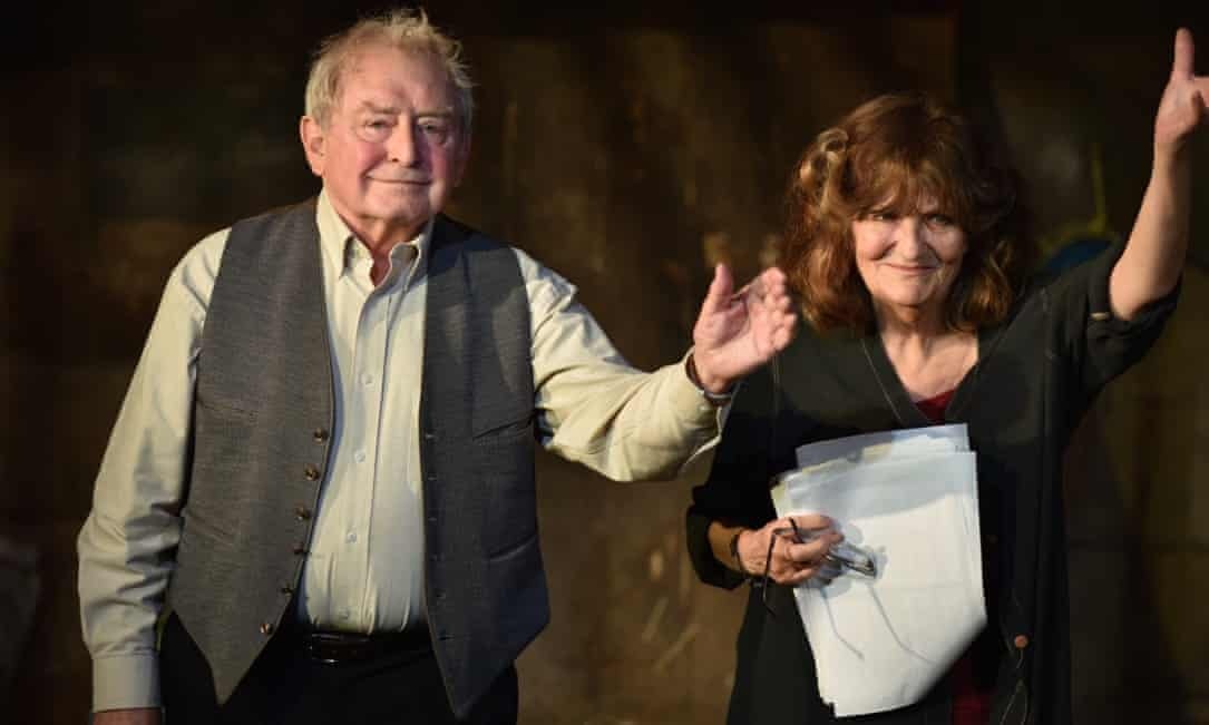 Nguoi dan ong viet tho tinh cho vo moi ngay trong 25 nam hinh anh