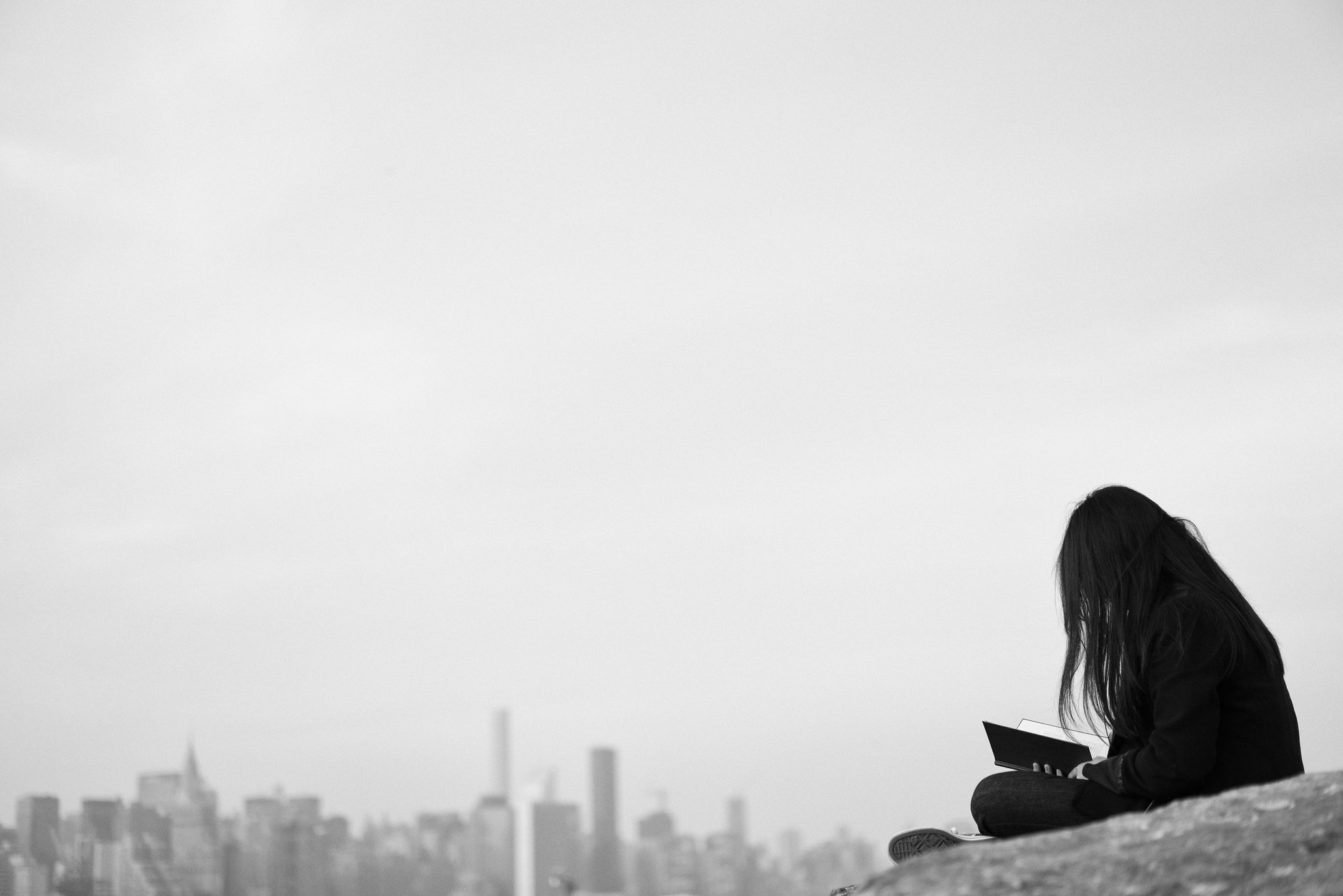 doc sach trong cong vien anh 8