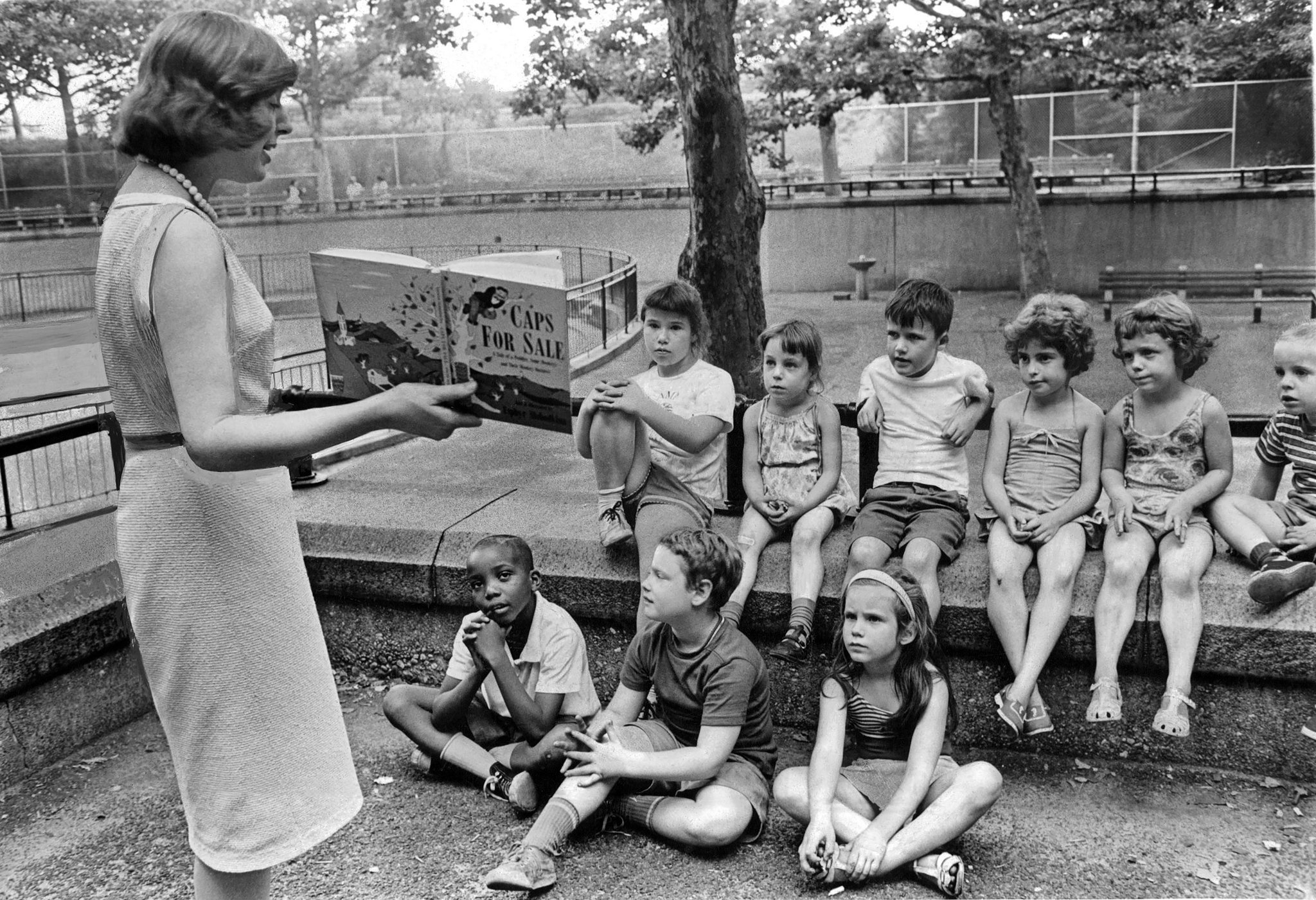 doc sach trong cong vien anh 2