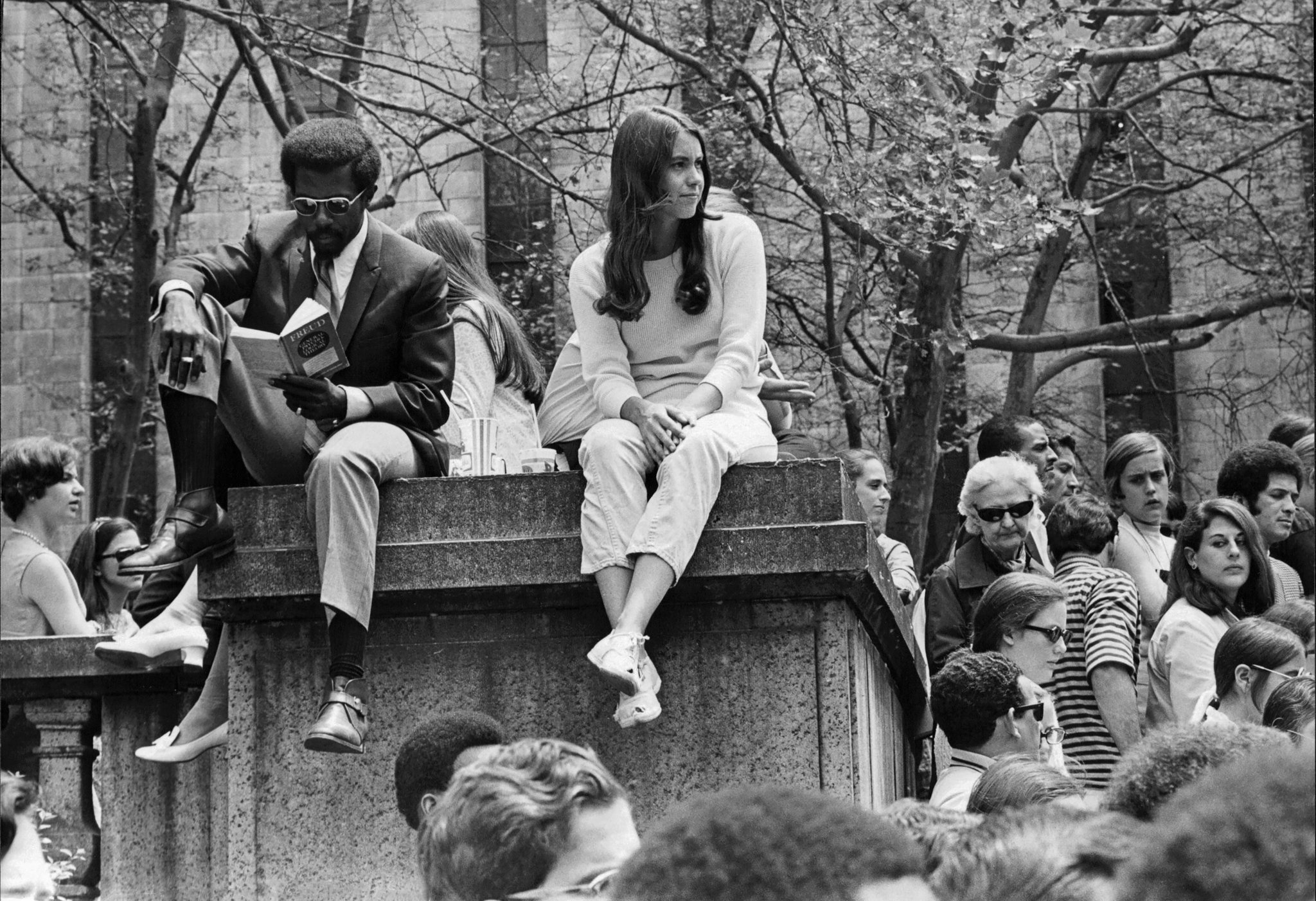 doc sach trong cong vien anh 4