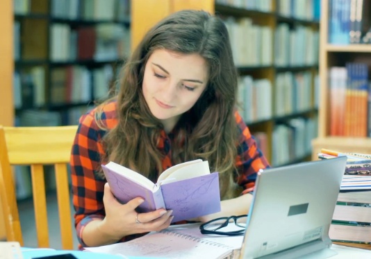 50 cuon sach sinh vien dai hoc hang dau My can doc hinh anh