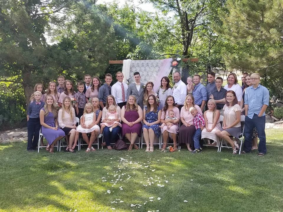 Nguoi dan ong co nhieu vo con nhat anh 6