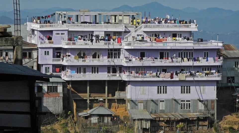 quý ông có hàng trăm vợ,  con ảnh 4 quy ong co hang tram vo,  con anh 4