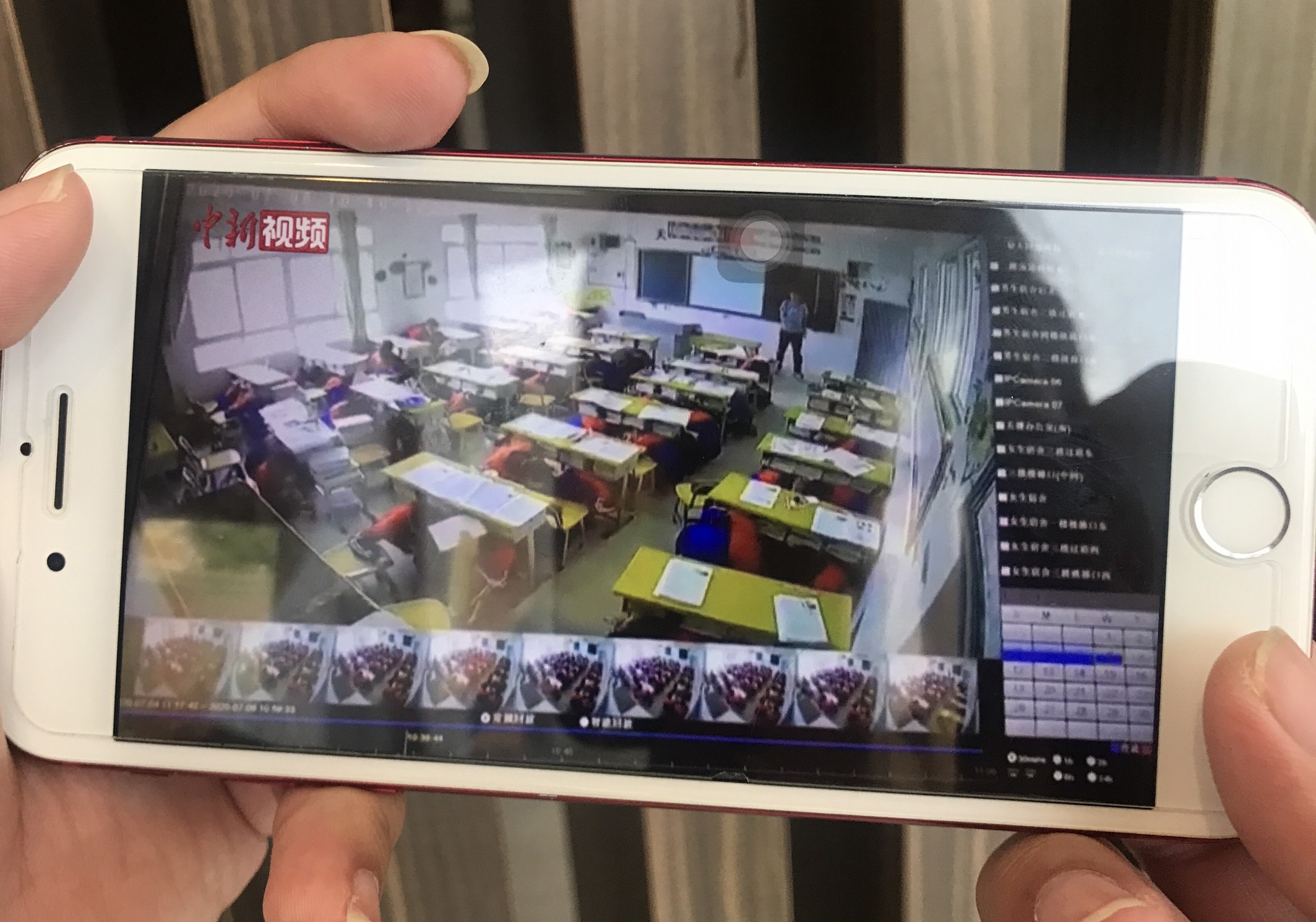 Hon 100 si tu Trung Quoc chay khoi truong thi vi dong dat hinh anh