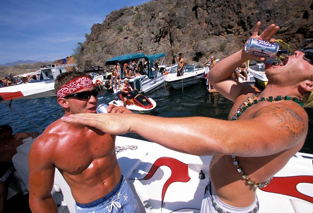 Phat hien benh nhan Covid-19 trong bua tiec hang tram nguoi tai My hinh anh