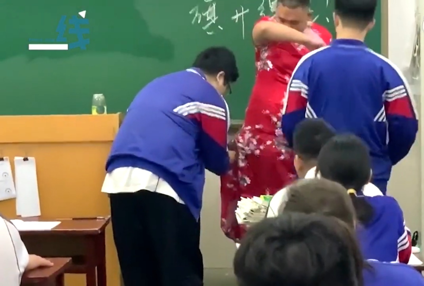 thay giao mac vay di day anh 8