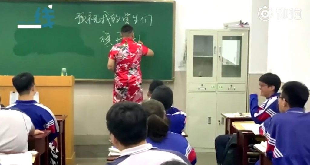 thay giao mac vay di day anh 7