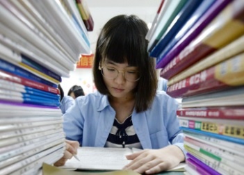 Hao quang va bi kich phia sau lo dao tao than dong tai Trung Quoc hinh anh