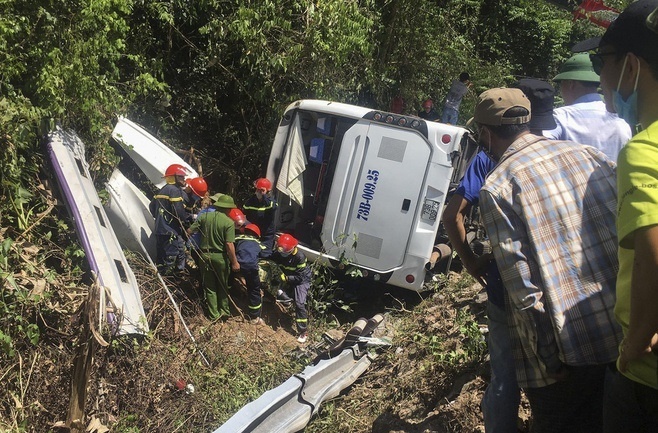 Khan truong cuu chua nan nhan vu tai nan tai Quang Binh hinh anh