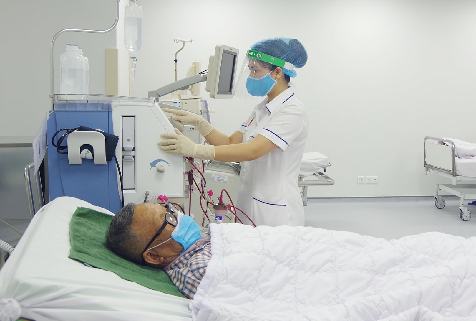 Viec can lam de bao ve benh nhan suy than man tinh khong mac Covid-19 hinh anh