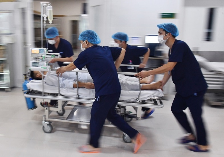 Cuu benh nhan Covid-19 tien luong rat nang hinh anh