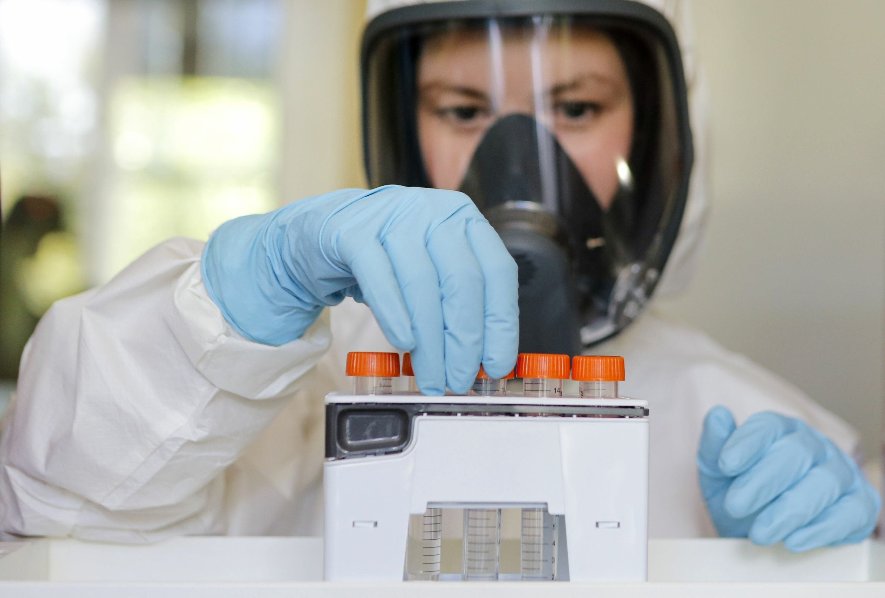 vaccine ngua Covid-19 anh 1