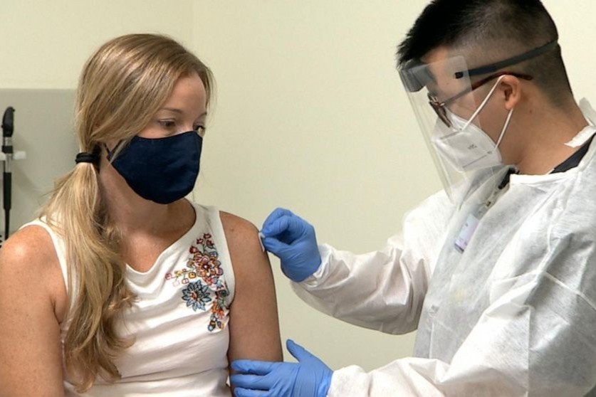 Nhung nguoi duoc uu tien tiem vaccine Covid-19 o Nga hinh anh