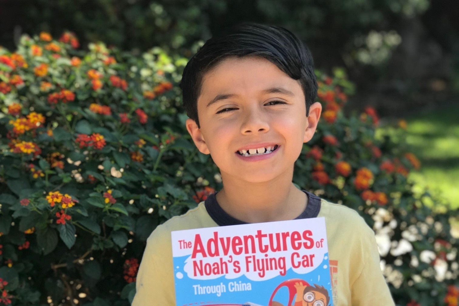 Cau be 11 tuoi viet ba cuon sach hinh anh