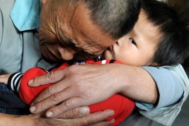 'Cho den ban tre so sinh' tai Trung Quoc hinh anh