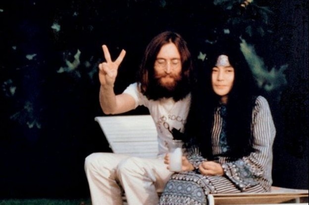 Sach ve album solo dau tay cua John Lennon hinh anh