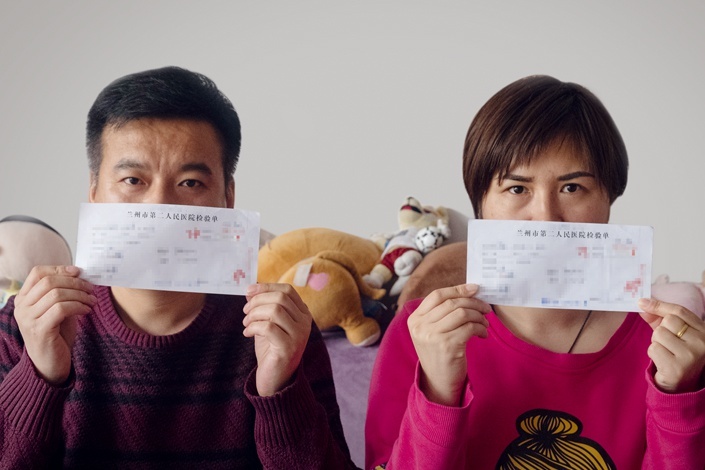 Hon 6.000 nguoi Trung Quoc nhiem khuan bi ro ri tu nha may duoc hinh anh