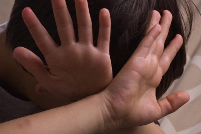 Nguoi phu nu goc Viet bi bat tai Han Quoc vi bao hanh con hinh anh