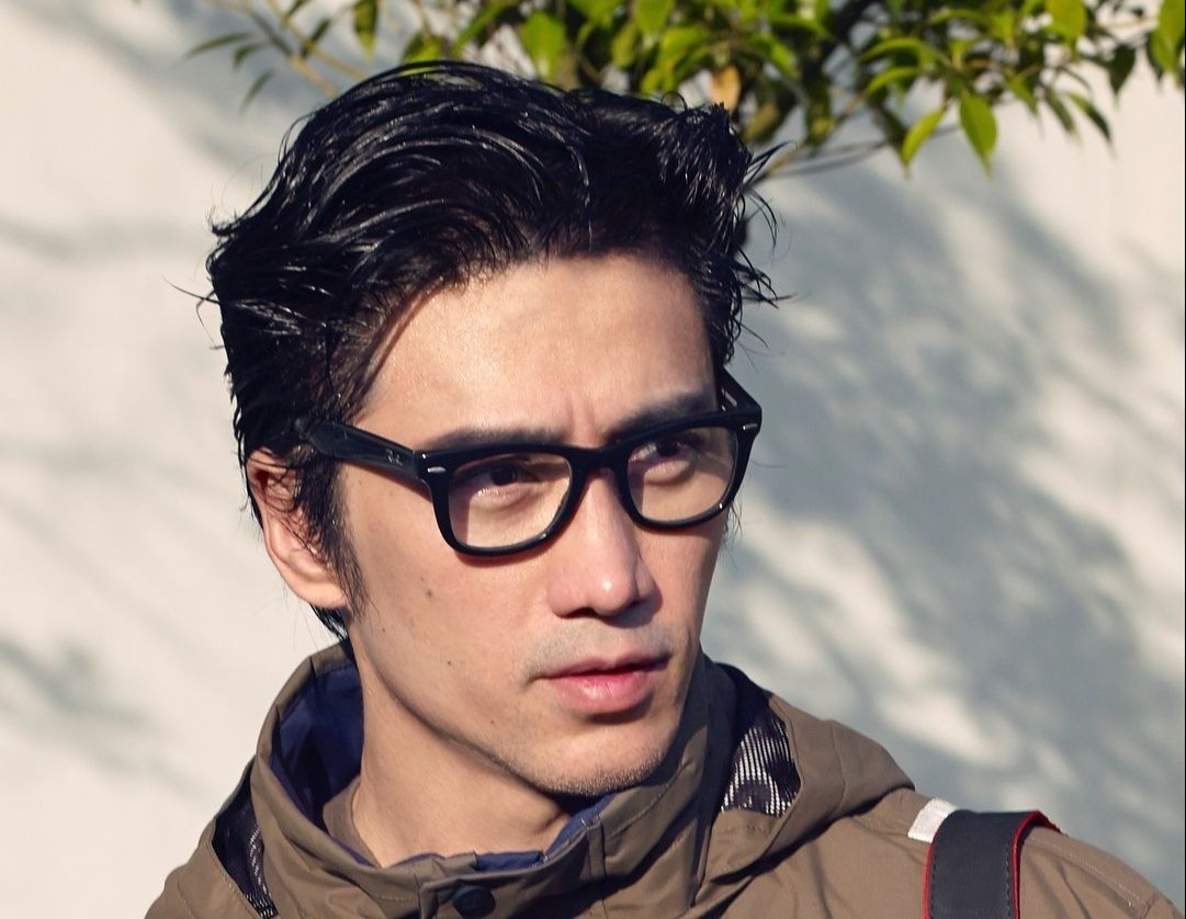 Nam nguoi mau Singapore va lan da khong ti vet o tuoi 54 hinh anh