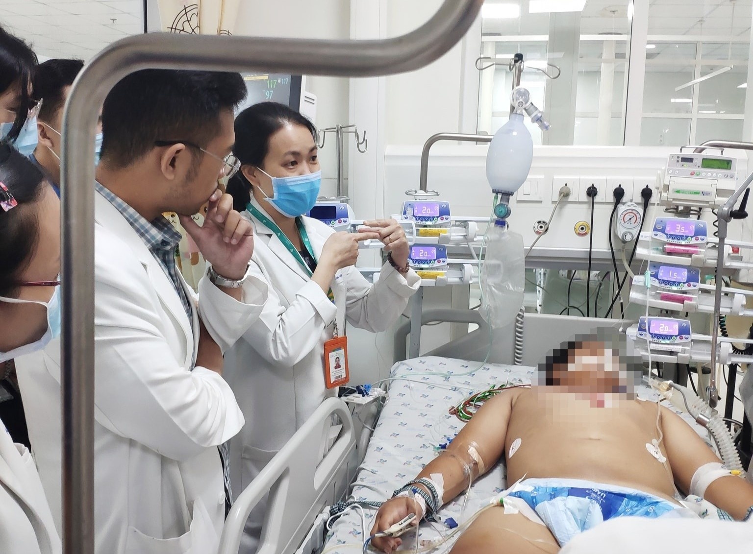 Nam sinh nguy kich vi nhiem khuan chua the xac dinh hinh anh