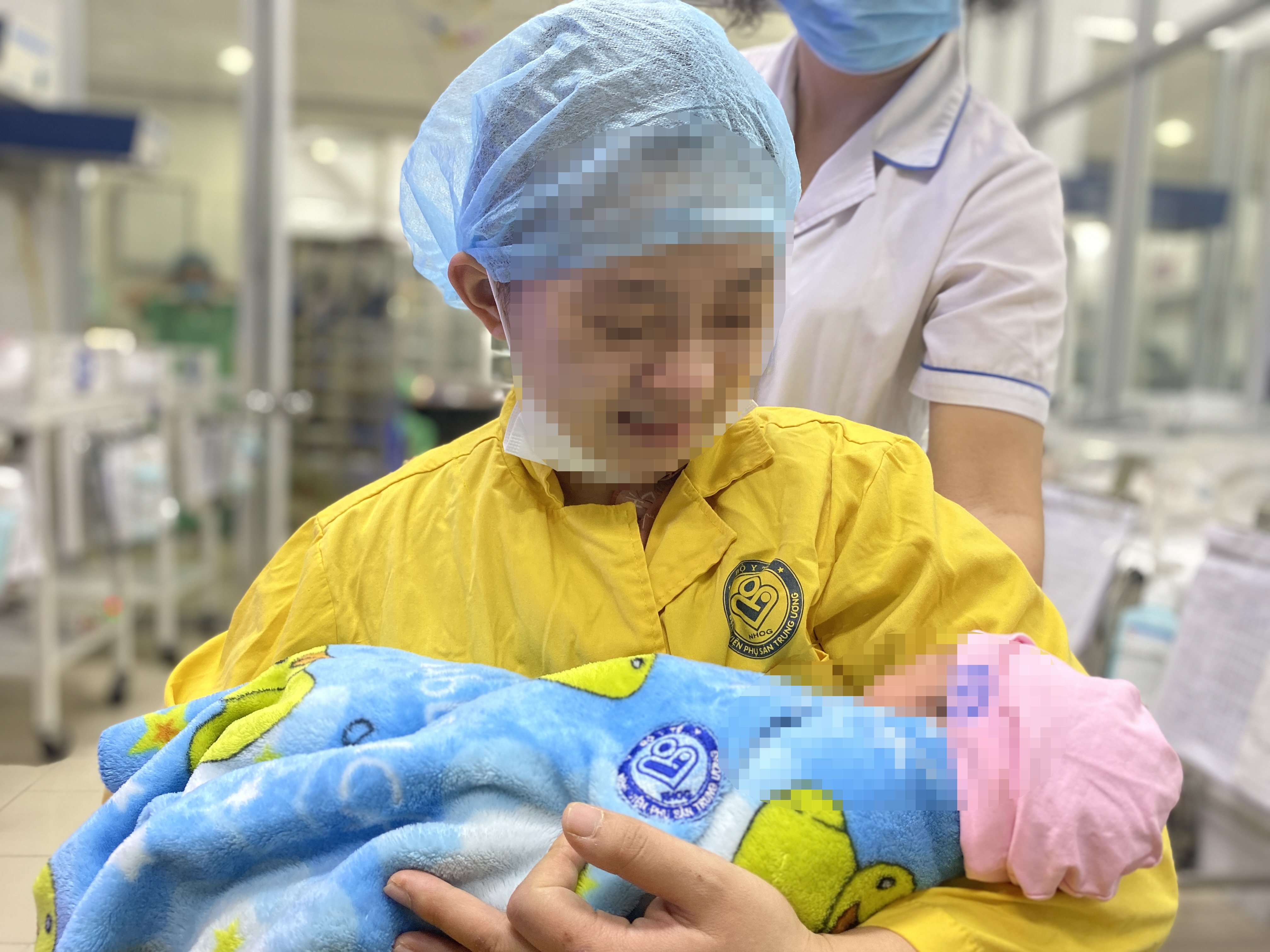 Cuu thai phu bi tai nan nghiem trong hinh anh