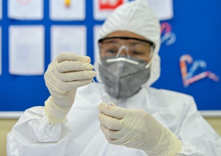 3 nguoi nhap canh mac Covid-19 hinh anh