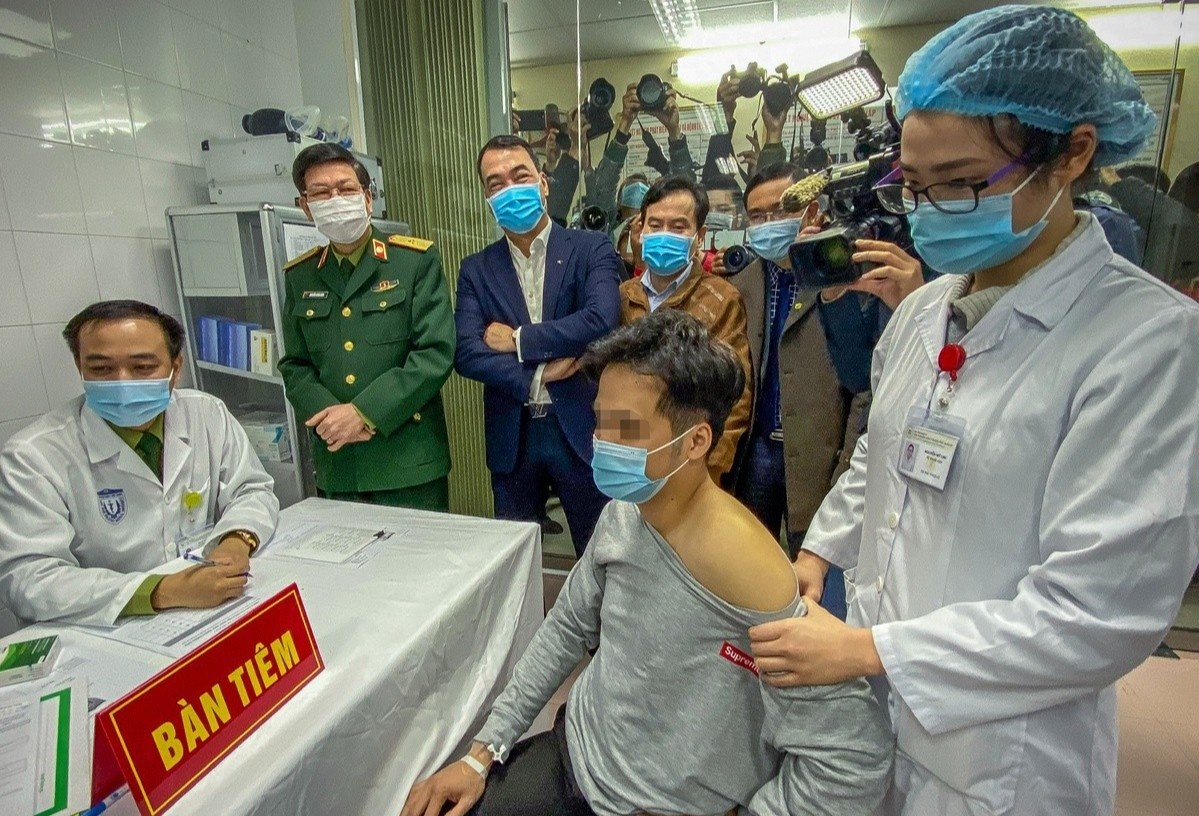 Suc khoe 3 nguoi Viet Nam tiem thu vaccine Covid-19 on dinh hinh anh