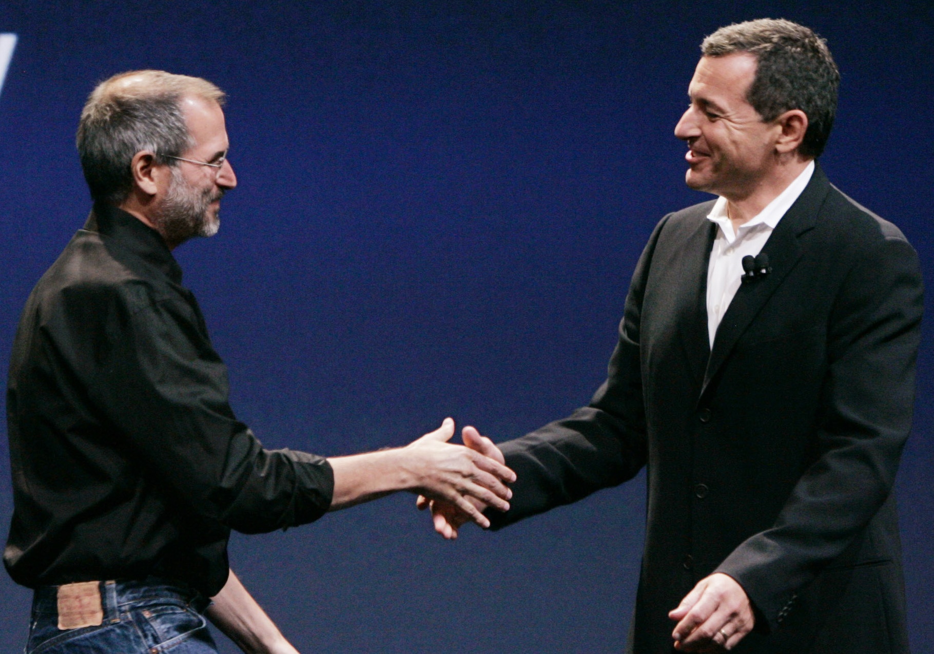 Dang sau quyet dinh mua lai Pixar cua Disney hinh anh