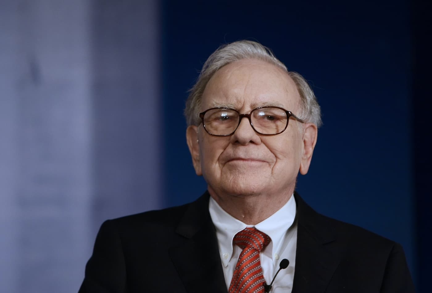 4 cuon sach ve dau tu khien Warren Buffett tam dac hinh anh
