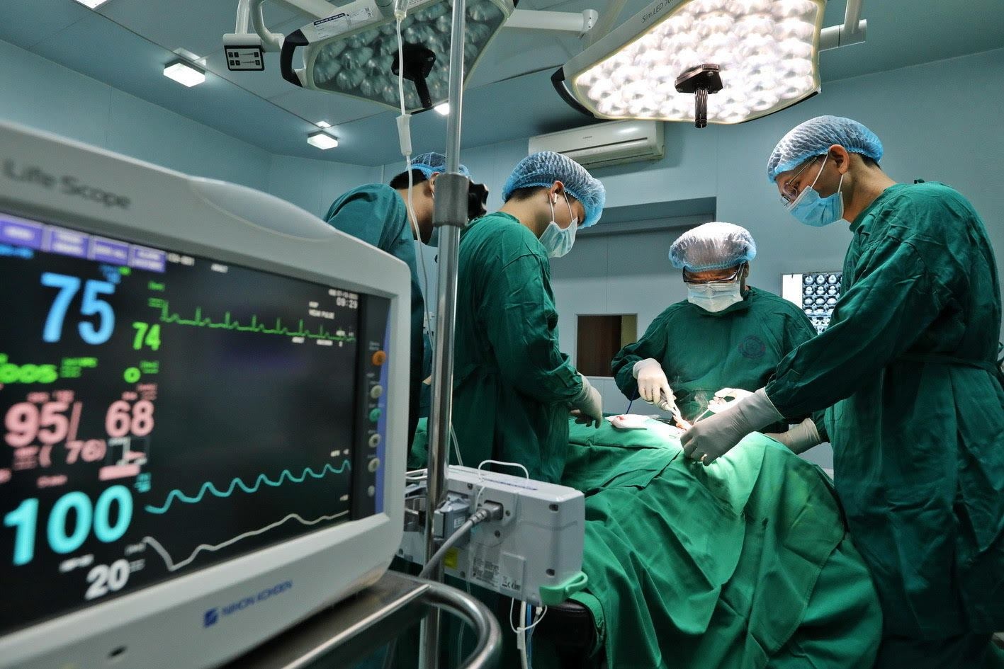 Vinh danh 'cha de' cua ky thuat mo noi soi tuyen giap hinh anh