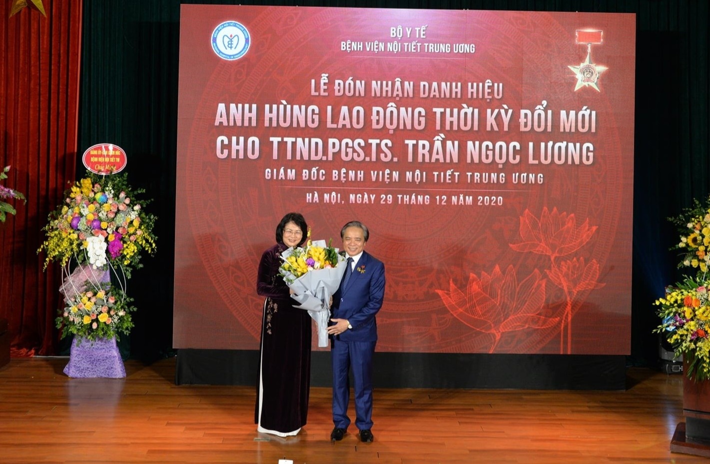 'Cha de' cua ky thuat mo noi soi tuyen giap anh 1