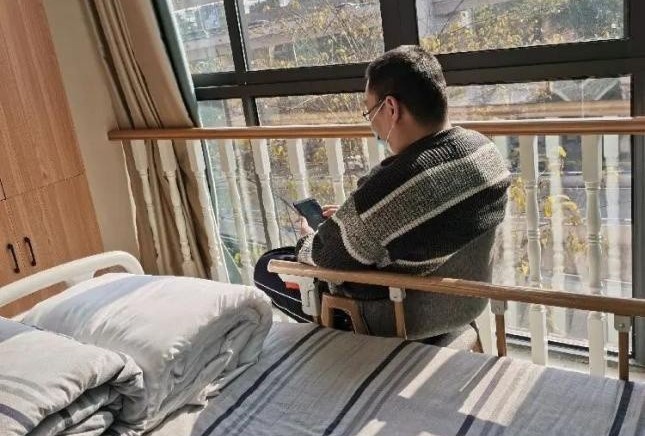 Nguoi dan ong 39 tuoi o Trung Quoc vao vien duong lao da ve nha hinh anh