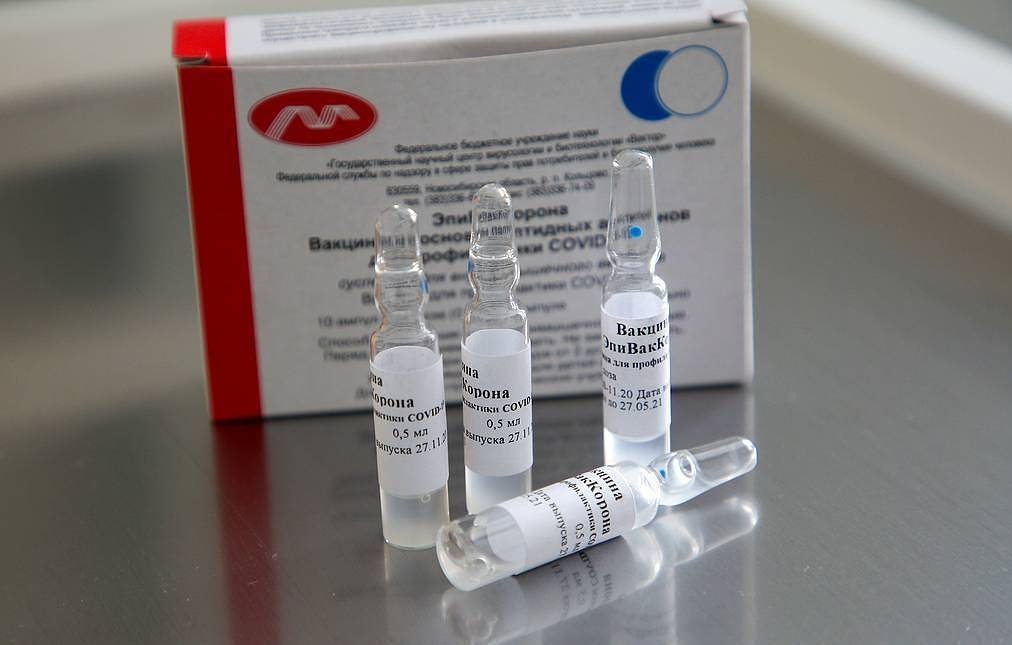 Nga tuyen bo vaccine Covid-19 thu 2 cho hieu qua 100% hinh anh
